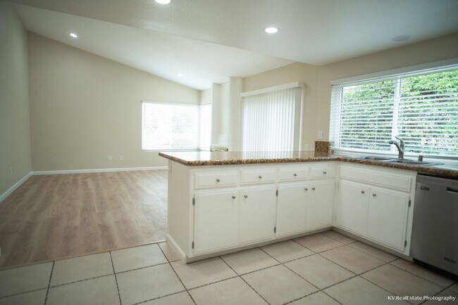 Foto del edificio - 4 Bed/ 2 bath House in Rancho Penasquitos