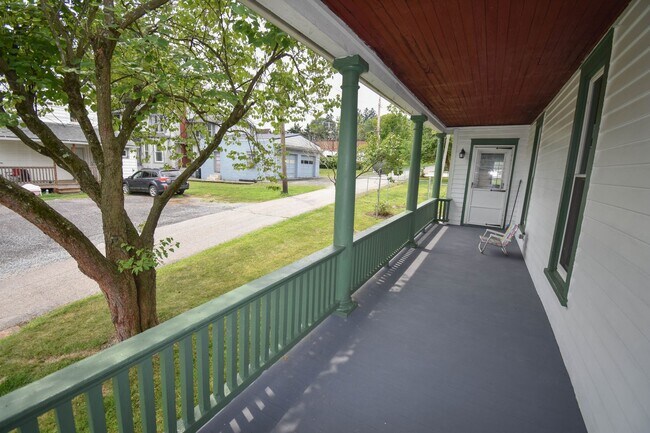 Building Photo - Spacious Three Bedroom Home in Lock Haven!