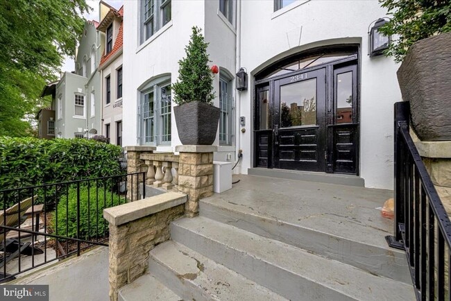 Building Photo - 2341 Ashmead Pl NW