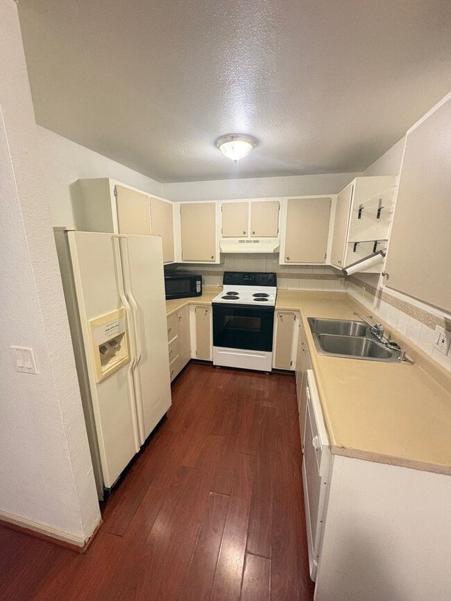 Building Photo - 2375 Tripp Dr