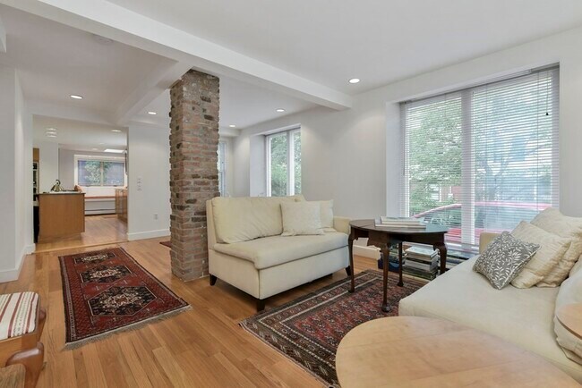 Foto del edificio - 572 Franklin St