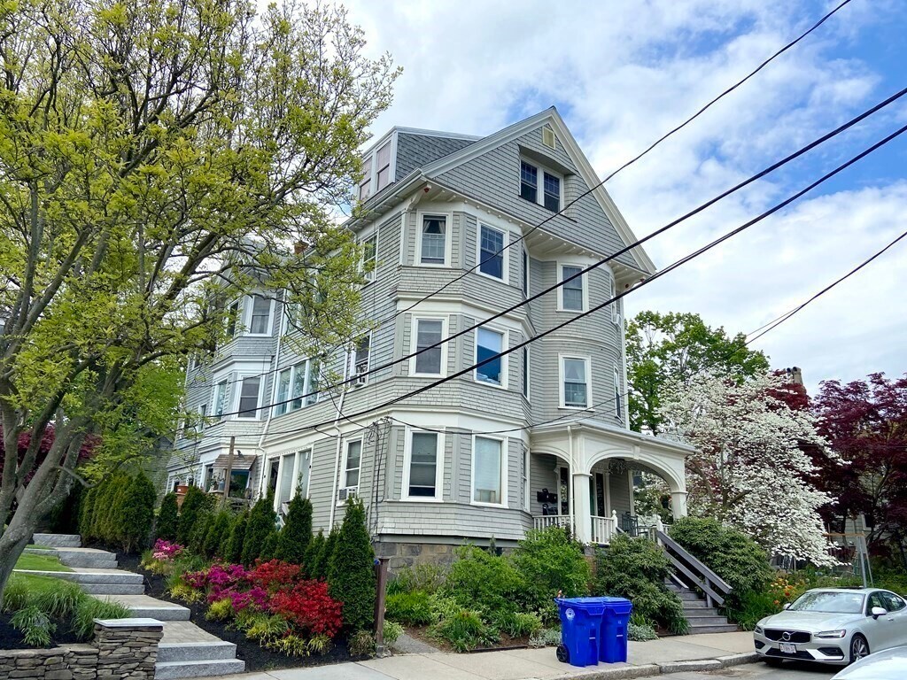 Primary Photo - 70 Perry St