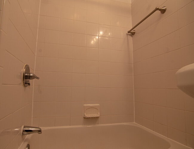 bathroom - 953 Amsterdam Ave