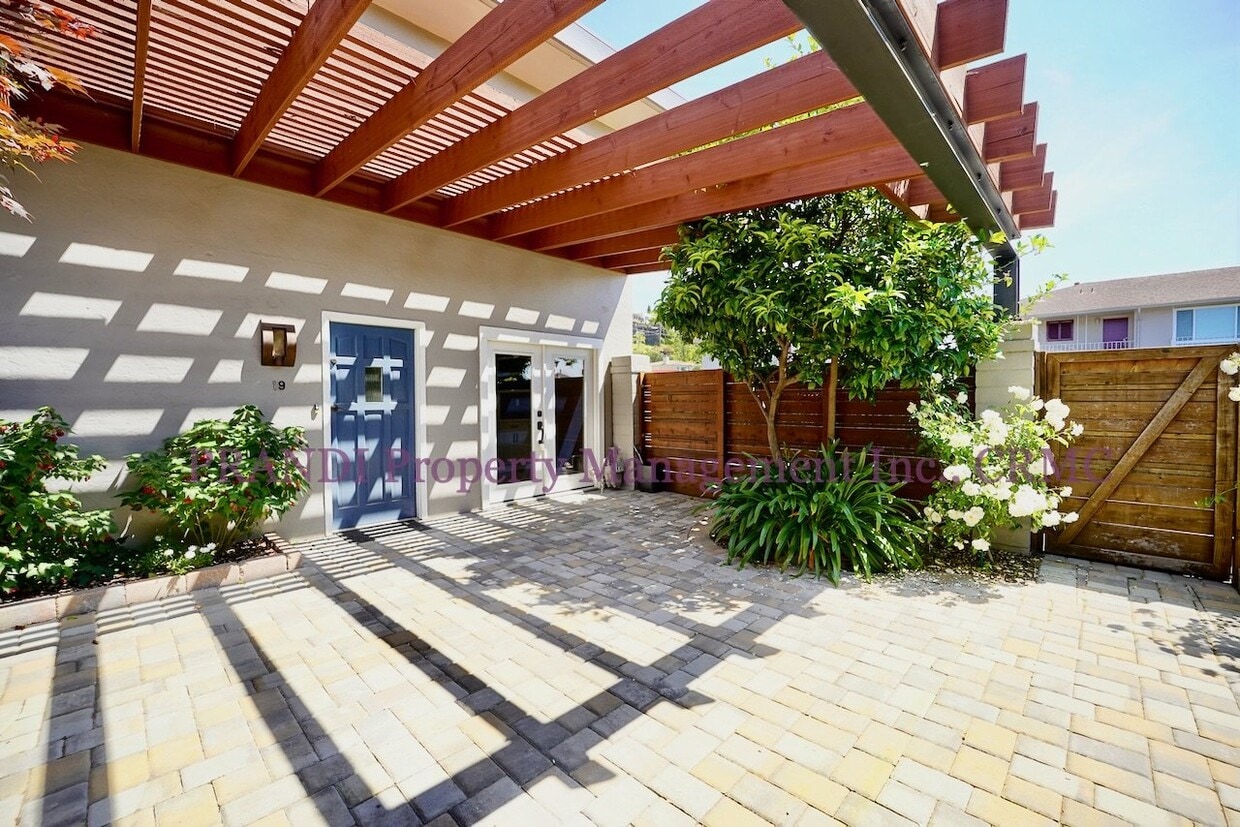 Primary Photo - Gorgeous 2Br/2Ba Unit in a Triplex with Am...