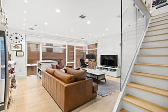 Building Photo - 313 Washington St