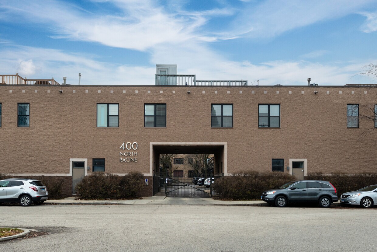 Foto principal - 400 N Racine Ave