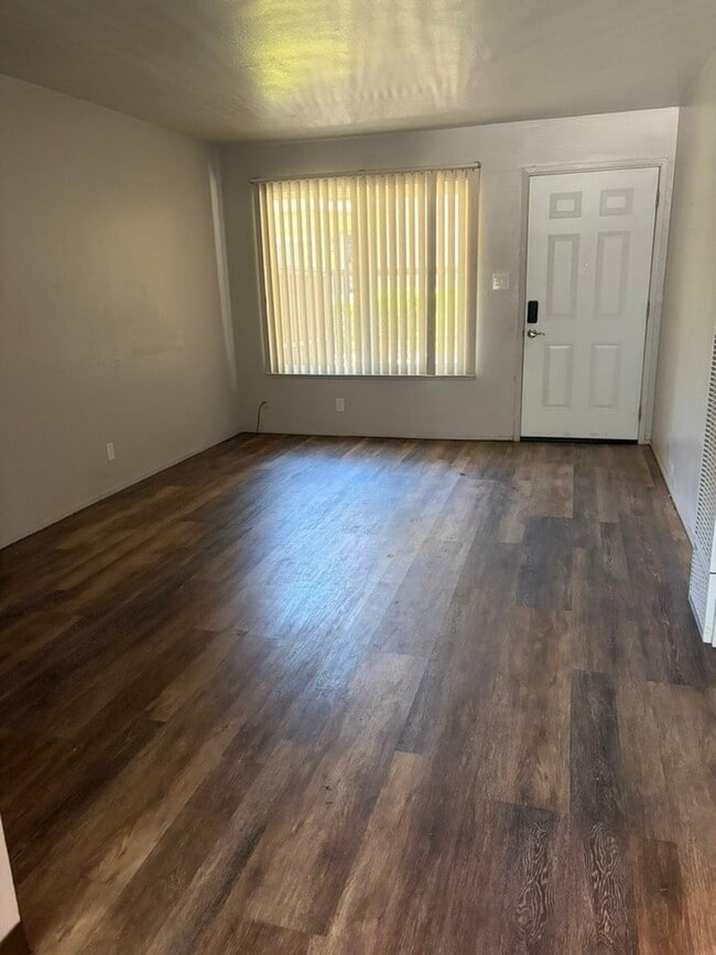 Building Photo - 320 Franciscan Ct