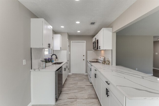 Foto del edificio - 13979 Clark Towne Ln