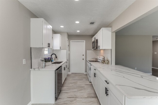 Photo - 13979 Clark Towne Ln House