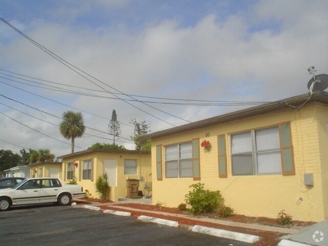 Foto del edificio - 73-93 NE 7th Ct