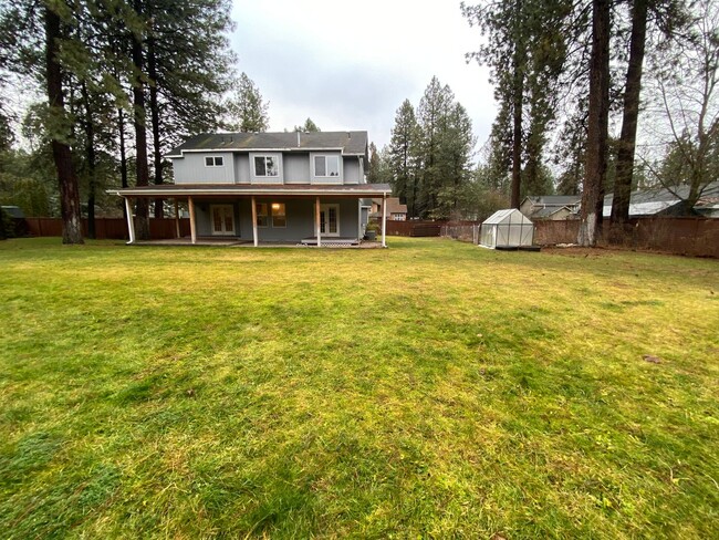 Building Photo - Mead School District- 4 bedroom, 3 bath ho...