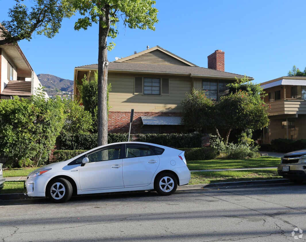 Building Photo - 129 E Fairview Ave