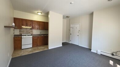 Building Photo - 77 Colgate St