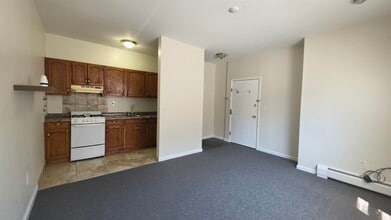 Building Photo - 77 Colgate St