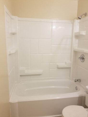 Building Photo - 2 Bed 1 Bath Condo Across From Hillcrest Park