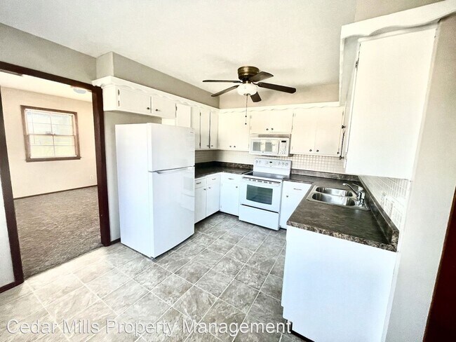 Building Photo - 3 br, 1.5 bath House - 8216 E. Castle Drive