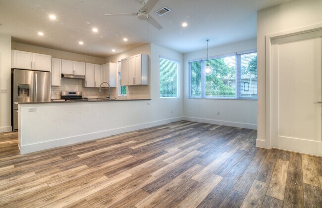 Foto del edificio - UT PRE-LEASE: Constructed August 2018, Lux...