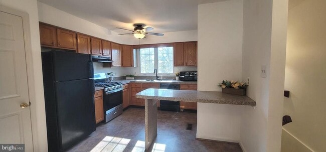 Building Photo - 10 Woodfield Dr