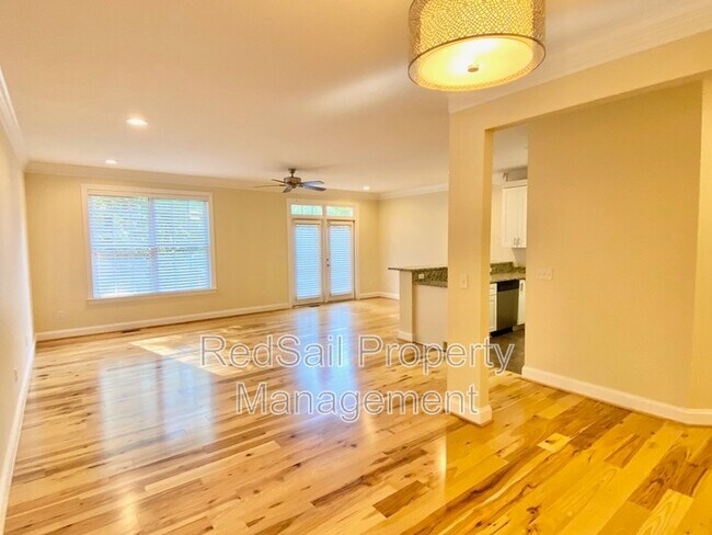Foto del edificio - 315 W Constance Rd