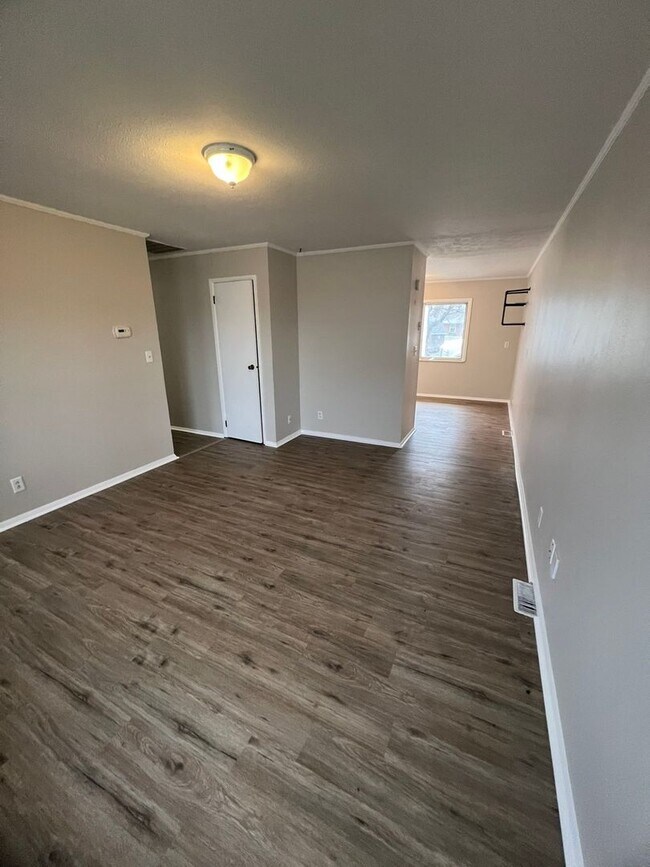 Foto del edificio - Four Bedrooms So Everyone Can Finally Have Their Own Door to Slam!