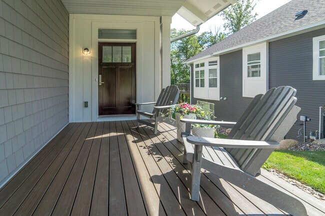 Foto del edificio - 5070 Ranchview Ln N