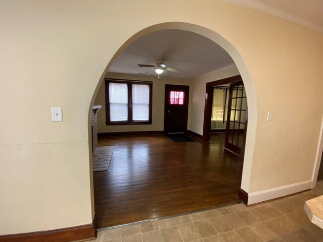 Foto del edificio - 317 E 20th St