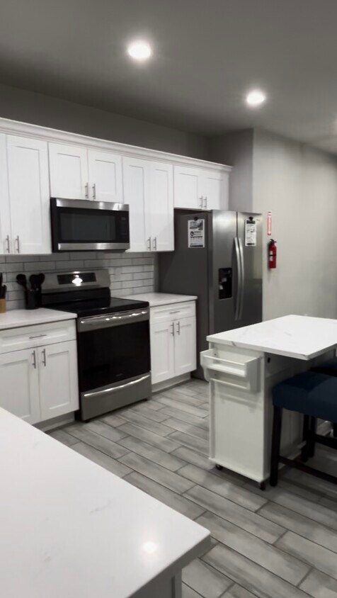 Foto del edificio - 2655 Jennings Ave