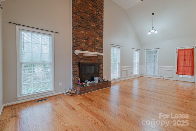Building Photo - 850 Athenian Dr
