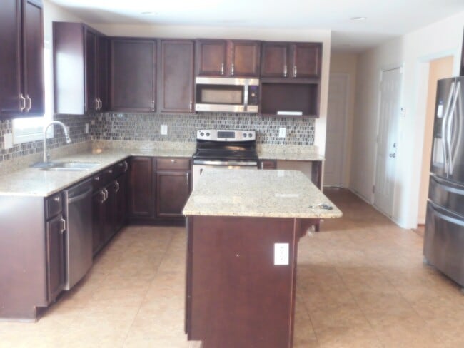 Building Photo - 70 Kelsney Ridge Dr