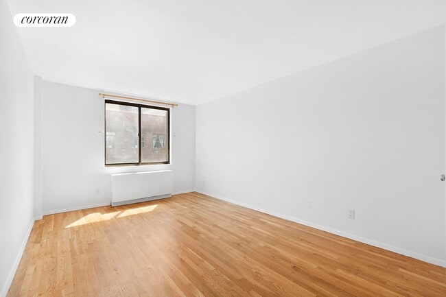 Building Photo - 447 W 45th St