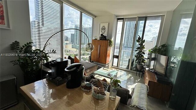 Foto del edificio - 151 SE 1st St