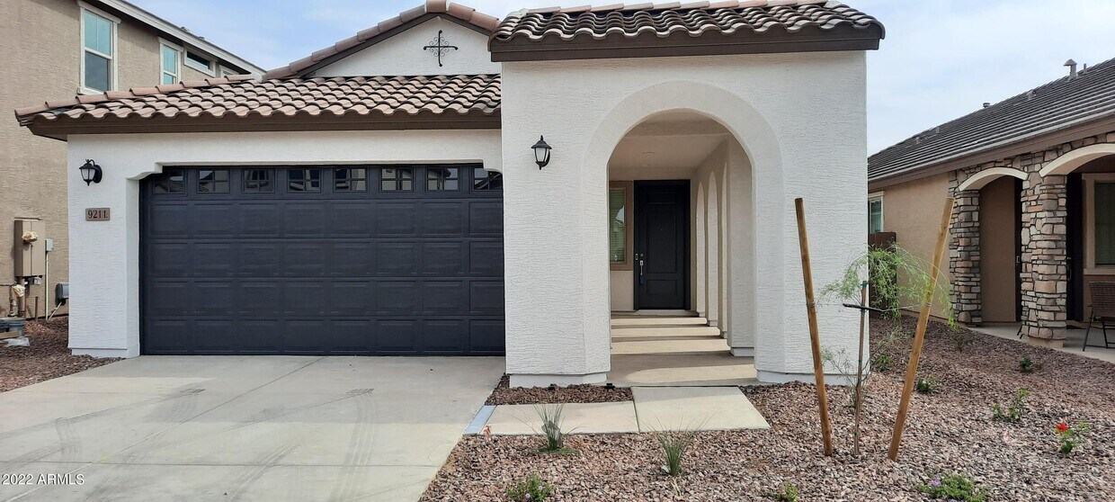 Primary Photo - 9211 W Sells Dr