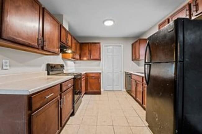 Building Photo - 3 Bedroom 1.5 Bath Single Family Home