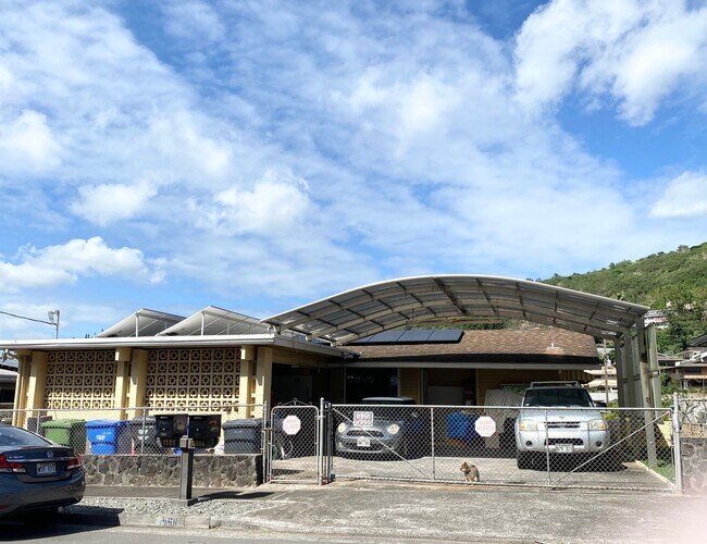 Foto del edificio - PRICE REDUCTION! Moanalua Valley - 2 bedro...