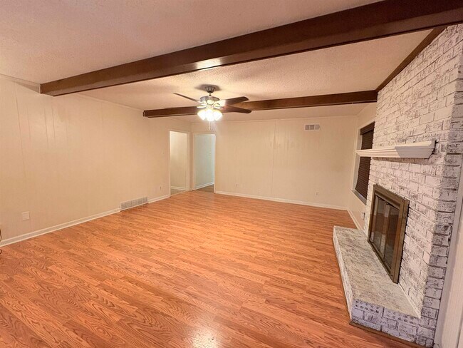 Foto del edificio - 6264 Skylight Dr