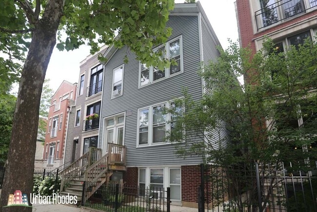 Building Photo - 1075 N Hermitage Ave