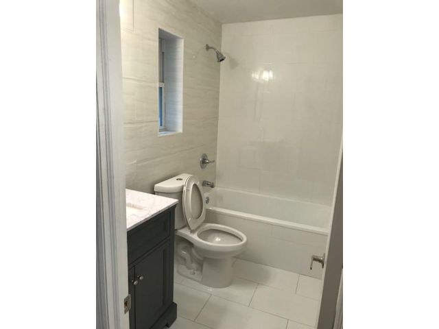 Building Photo - 608 E 39th St