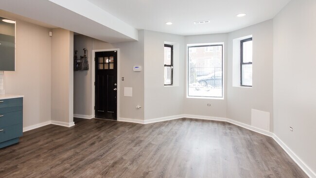 Foto del edificio - 2852 N Albany Ave