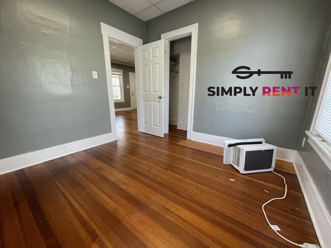 Foto del edificio - Renovated 2 Bedroom on Campus, Free Parkin...