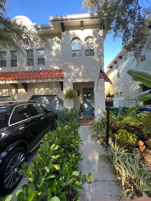 Foto principal - 104 S Moody Ave