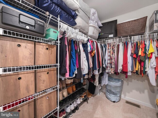 Foto del edificio - 131 Edgewater Ct