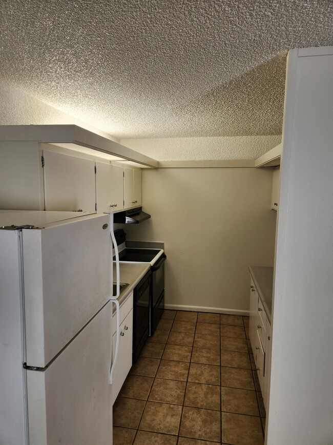 Kitchen - 67 Brookwood Rd