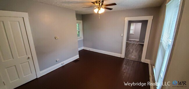 Foto del edificio - Spacious 3-Bedroom Home in West Price Hill – Covered Porch & Off-Street Parking!