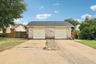 Building Photo - 4003 Stonebridge Dr