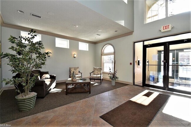 Foto del edificio - 200 Fox Hollow Dr