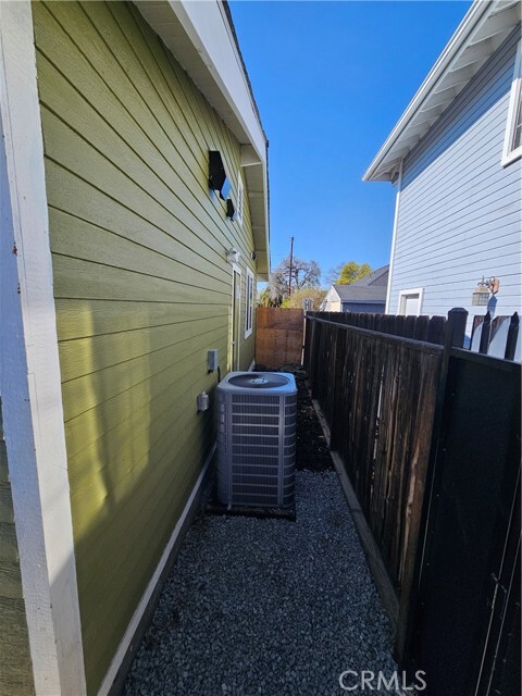 Building Photo - 587 N Orange St