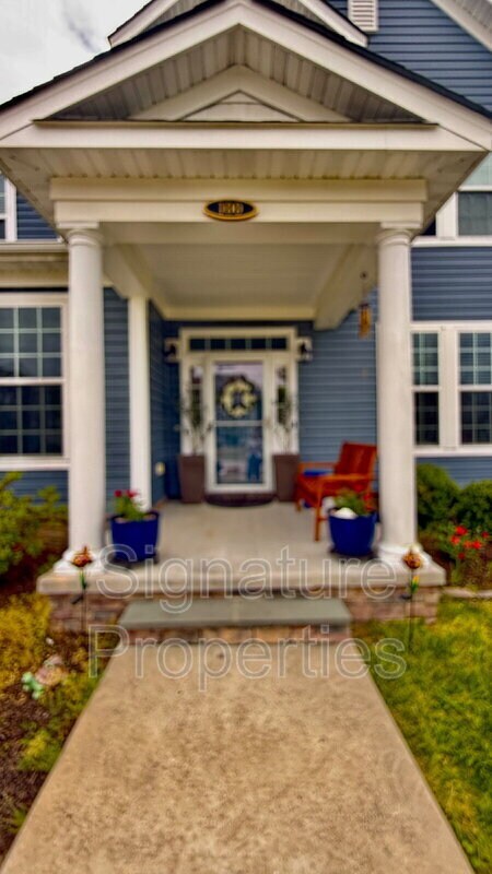 Foto del edificio - 100 Sandalwood Ln