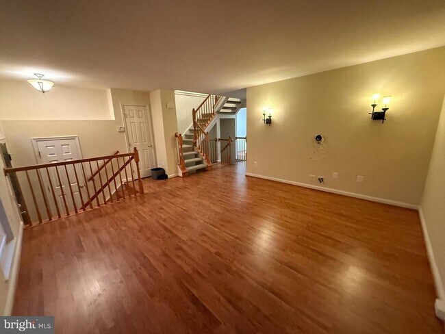 Building Photo - 43506 Postrail Square