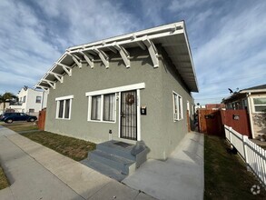 Building Photo - 1824 Cabrillo Ave