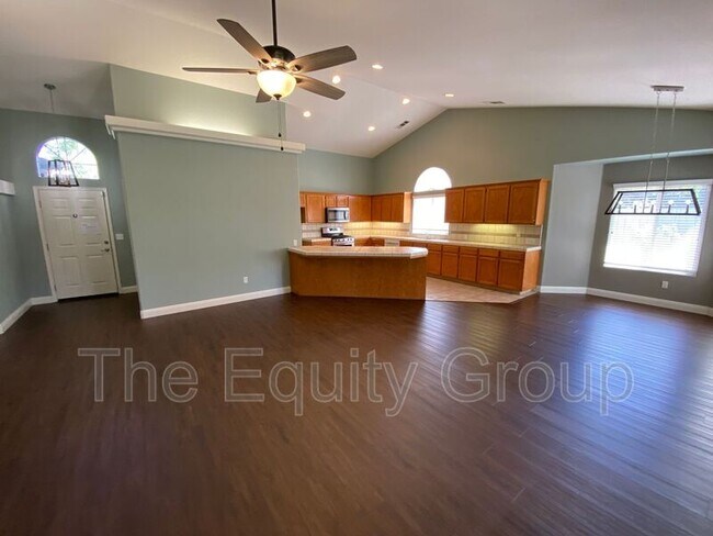 Foto del edificio - 2643 W Oakridge Ave